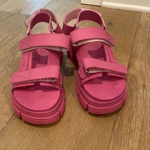 Ganni pink Velcro strap Sandal size 38/size 8